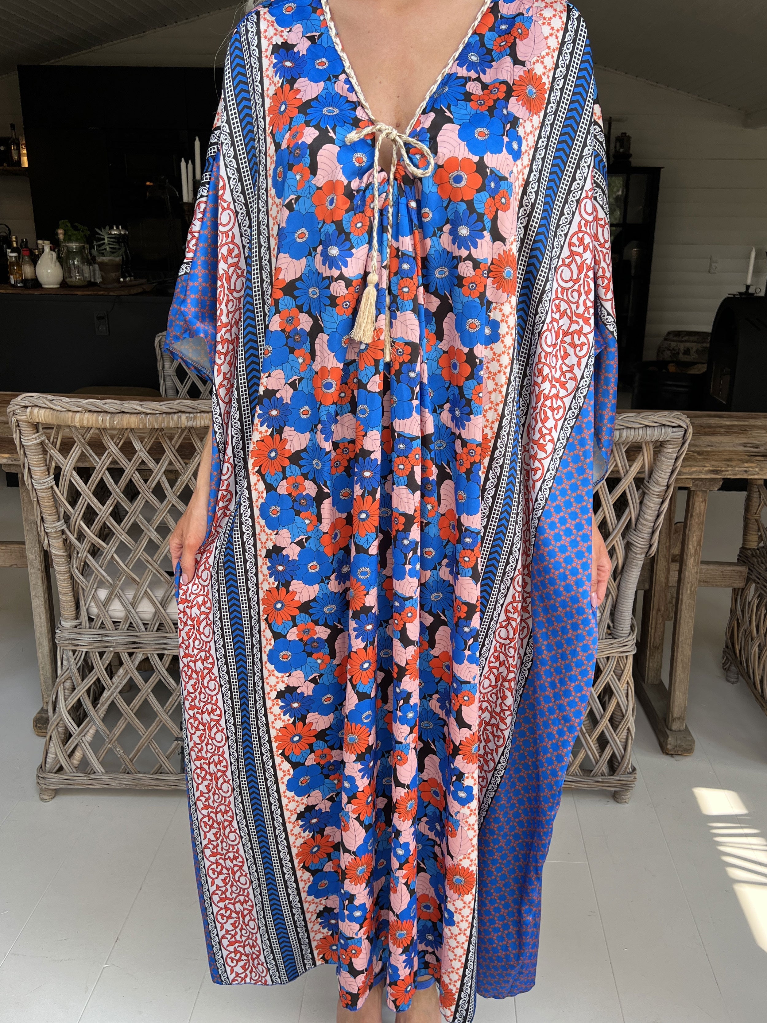 Nynne - Lång lös klänning med flätade snören